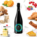 Bottiglia di Franciacorta Brut Satèn Pavò, spumante metodo classico elegante, colore giallo paglierino con bollicina cremosa e fine, aromi di frutta bianca e mandorla, ideale con antipasti di mare e aperitivi