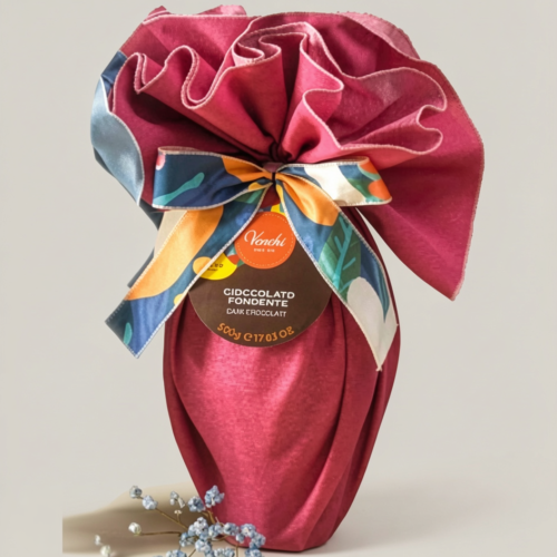 uovo venchi cioccolato fondente con tovaglia